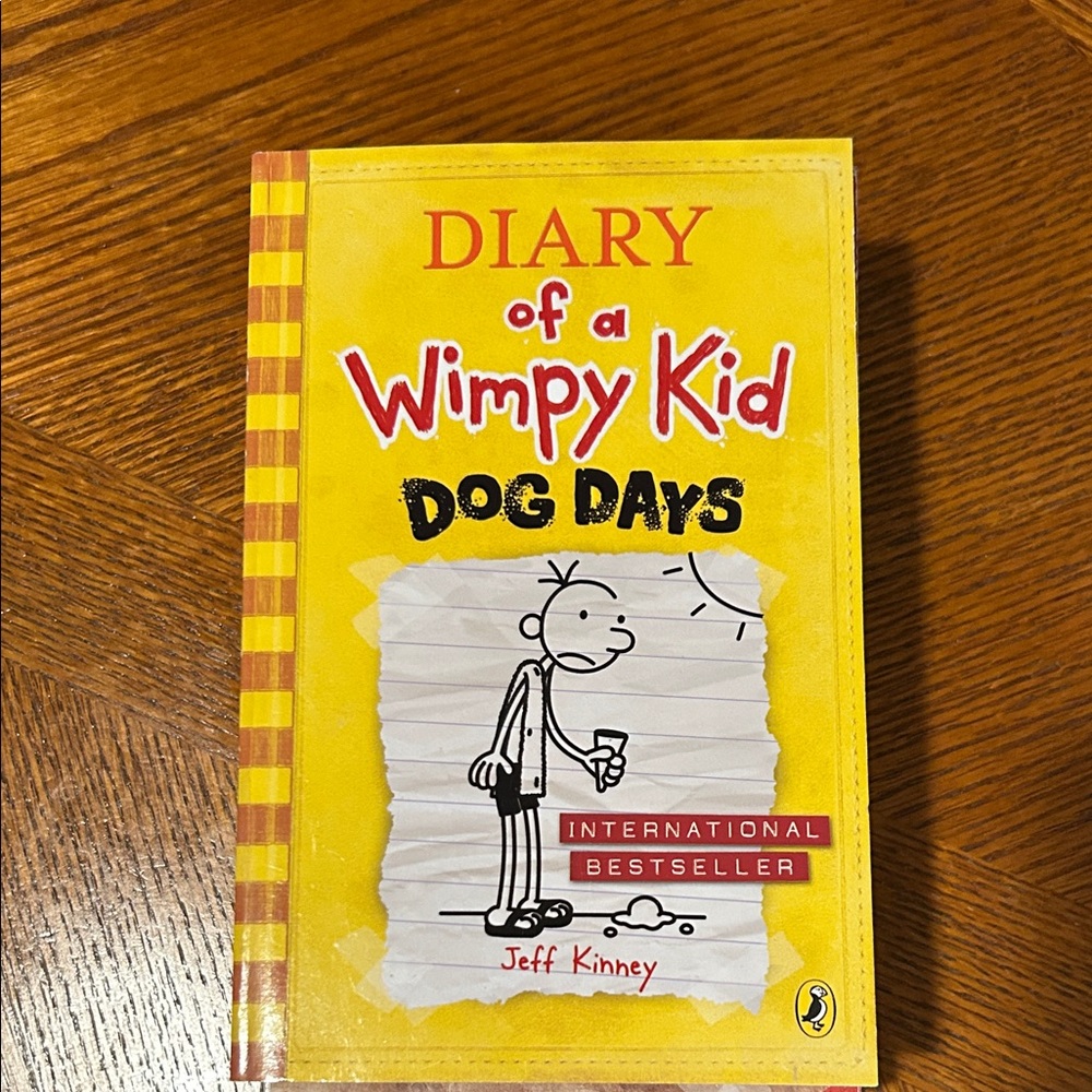 Diary of a Wimpy Kid: Dog Days Book - Picture 2 of 11